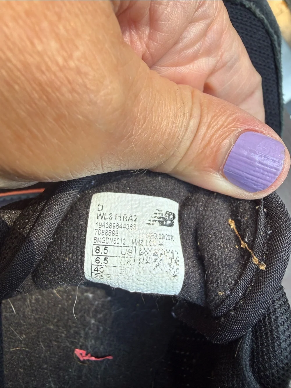 Womens NEW BALANCE 311 Black Sneakers Shoes / Size 8.5
